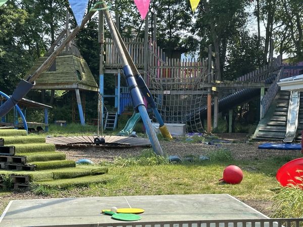 Pearson Adventure Playground位於英格蘭，是智樂走訪的另一個冒險遊樂場。