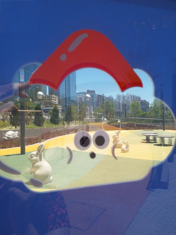茶果嶺海濱公園的遊戲告示牌經精心設計，有趣好玩。每個均設一高一低的透明小窗，引領小朋友以全新角度發現遊戲。從遊戲區3蹦跳跳的告示牌中，你看到了甚麼？