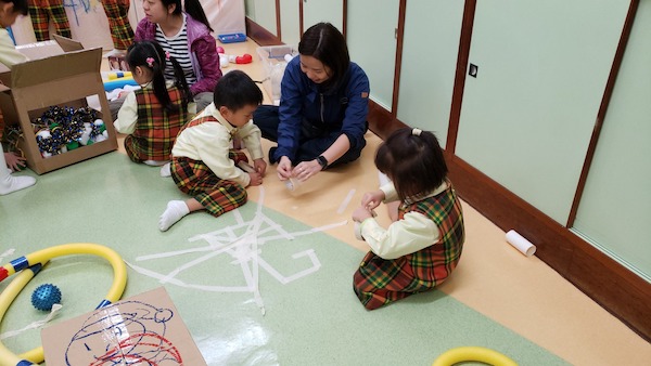 智樂於2017年9月開始推動遊戲在校園計劃，讓小朋友返學也可玩遊戲。