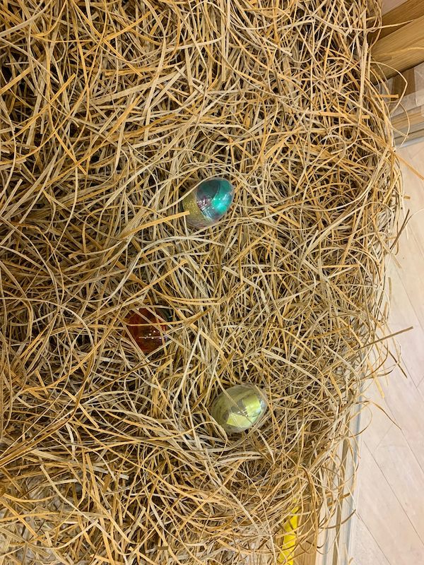 全館各個角落暗藏不同彩蛋、2D蛋、立體蛋和發聲蛋，看看小朋友可找到多少隻復活蛋！