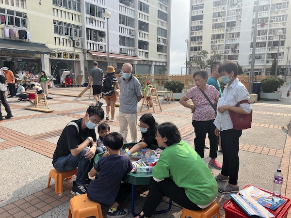 來自社區不同角落的街坊聚於一處，從遊戲孕育對社區的歸屬感，有助提升整體幸福感。