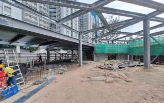 「夢想無界二份一遊樂場」的工程正如火如荼進行中，圖中可見連接戶外和室內建築的框架經已成形。