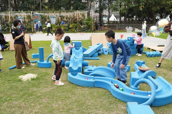 Imagination Playground：運用不同大小及形狀的組件自由拼砌，把想像中的遊戲裝置創造出來。更可配搭廚具玩意，投入角色扮演遊戲。