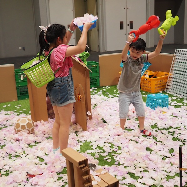 小花園大世界：將場內的花瓣、樹葉建成花園，或隨意堆砌、搬運，甚至來一次浪漫花雨！