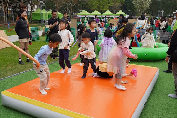 彈跳樂園：引入充氣彈床及彈力環形圈，可自由彈跳，更可配合海棉棒及水池波等材料，享受動感趣味。