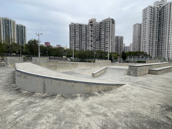 極限運動場中的平台、斜台、欄杆、槓台、梯級、碗型及半管道型場地，都有特定的安全標準和系統化的檢查程序。