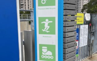 與輪子的相關活動(Wheeled sport)，包括滑板、花式小輪車、特技直排滑輪和自由花式滑板車，可在指定的場所進行，本地由康樂及文化事務署管理的相關公眾場所名為極限運動場(Skateparks) 。