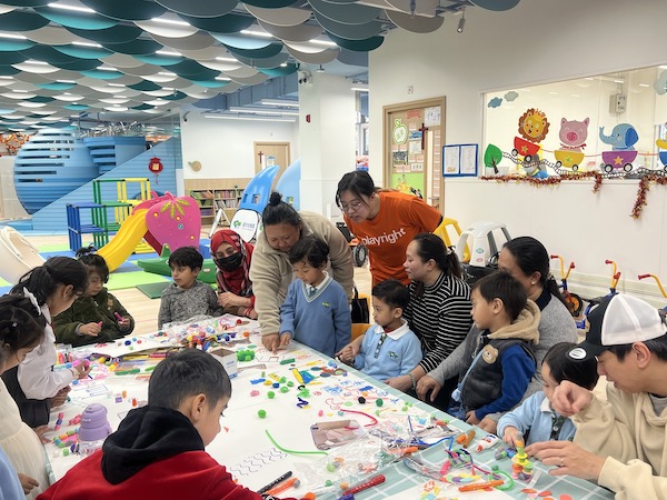 在「好玩社區特使」環節中，來自東涌幼稚園的小特使以繪畫和傾談方式，表達對好玩社區的想法。