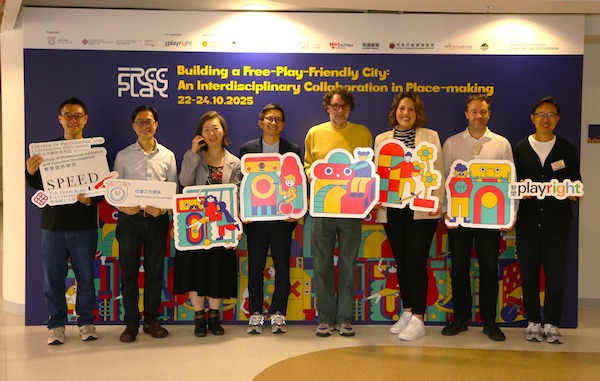 The overseas speakers, Simon Battisti (2nd on right), Caroline Ghatt (3rd on right), ElgerBlitz (4th on right), Mitsunari Terada (4th on left) and Christine Yui hwa Lee (3rd on left) have proven that all sectors could contribute in building “Free-Play-Friendly City” for our next generation.