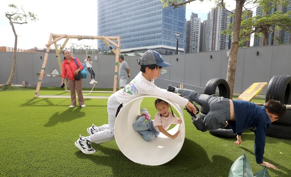 智樂努力多年終於將二份一遊樂場實現，就是為了小朋友擁抱玩在當下的時刻，盡情享受自創的遊戲。