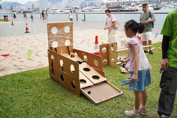 百變搭建區：備有不同大小的木製框架、格仔網、半邊水管等建構類工具，可供搭建長短不一、高高低低的軌道，將水池波送抵目的地；更可發揮想像，組合成各種大型組件，配搭形形色色的散件物資，變化更多玩法。