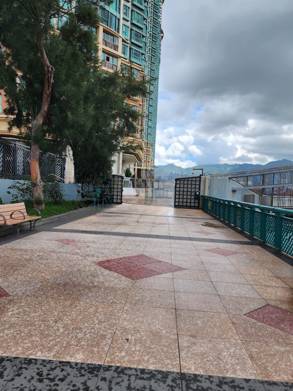 請跟隨工作人員的指示和安排，確保步行過程安全和暢順。