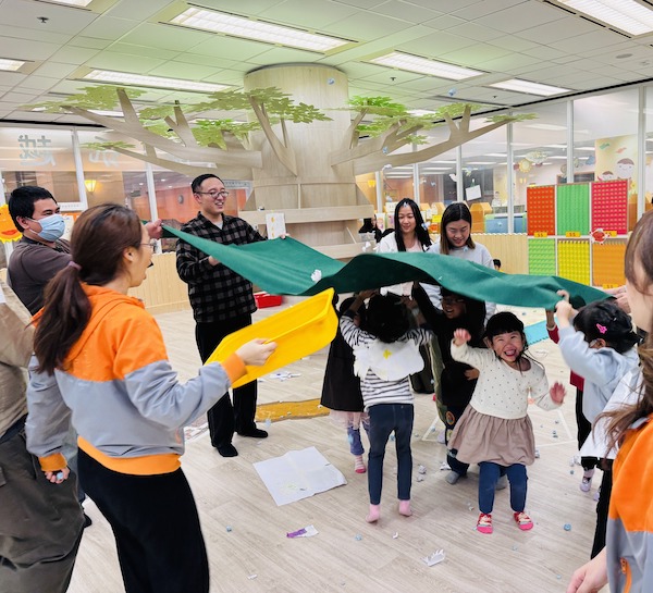 歡迎家長與小朋友參與恆常遊戲時段和親子遊戲工作坊,與遊戲工作員一起體驗閱讀與遊戲。