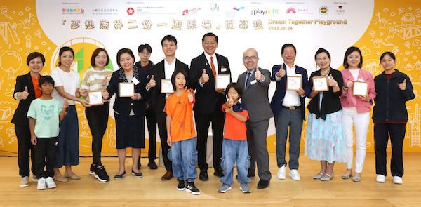 「智樂二份一 Power Up」專案項目的年青人代表參與了「夢想無界二份一遊樂場」的開幕典禮。