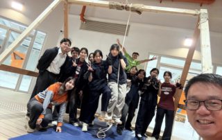 來自天主教普照中學的初中及高中學生，在導師Hitoshi（後排綠衣）和Min（右下角）的指引下，把模型變成真實，感到無比滿足和興奮！