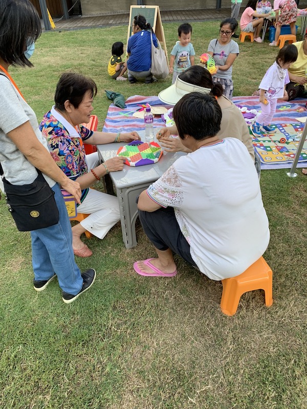 照顧者們可在遊戲基地休息,甚至玩一場遊戲,排解生活壓力。