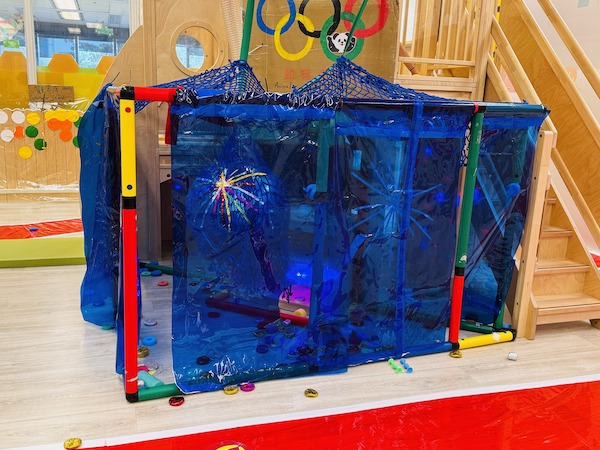 周末限定可玩霹靂啪啦放煙花，讓呯呯聲和閃光顆粒佈滿動物奧運會的閉禮禮，慶祝人類和動物王國首次在運動賽場上切磋的里程碑。