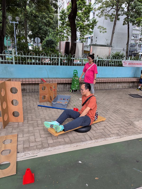 家長展現童心，也讓孩子發現爸爸的好玩一面。