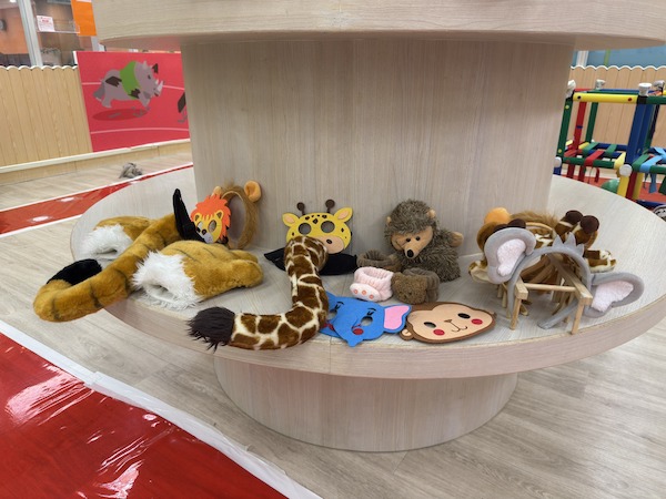 特備各種動物手指公仔和動物尾巴，歡迎進館變身成你喜歡的動物！