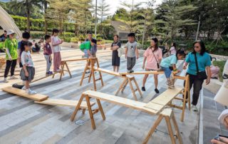 社區遊戲吸引街坊鄰居一起遊戲，有助提升親子關係、創造家庭和諧、營造社區的幸福感。