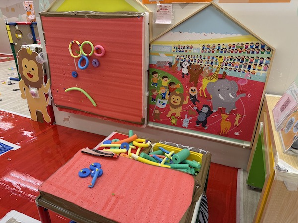 運用木釘、浮水圈、浮水片等，製作奧運五環，更可發揮想像力，根據遊戲物資的形狀及長短特性，製作各種動物的趣味剪影吧！