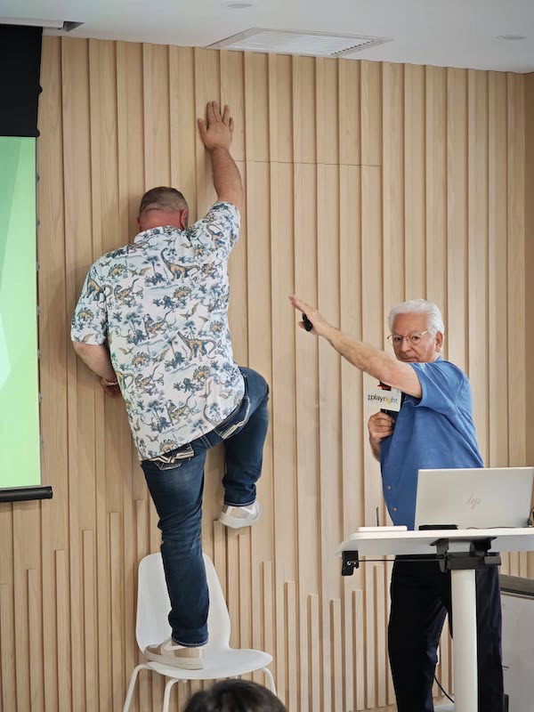 在Seminar of ASTM Standard Updates in 2025中，為配合講者Mr Kenneth S. Kutska的專業講解，Mr Kevin D. Marshall Jr. 不惜粉墨登「牆」。