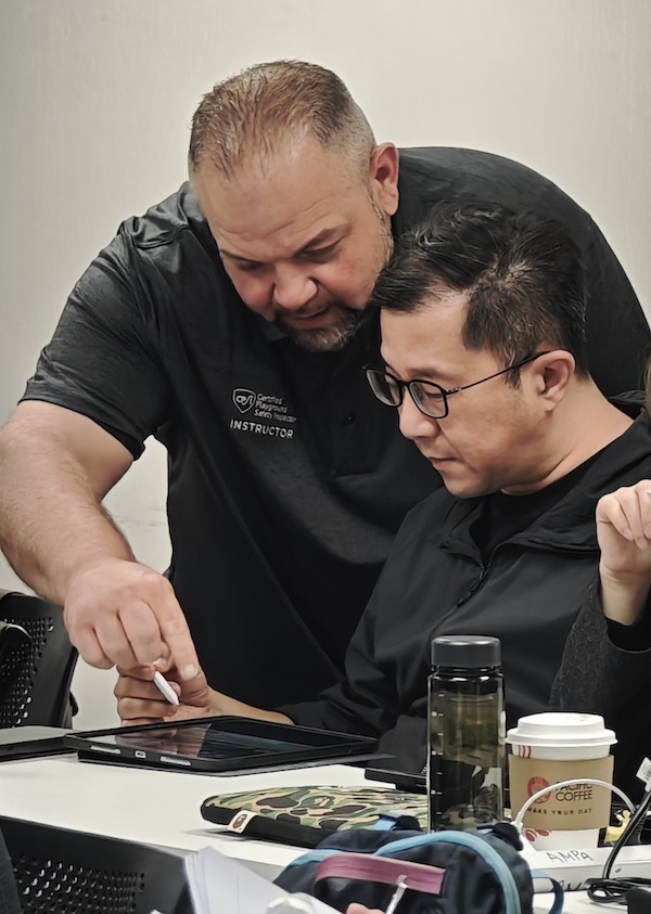 導師細心指導，學員用心接收。