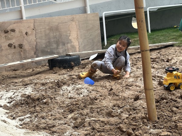 投入在自然地段挖泥的新鮮感！