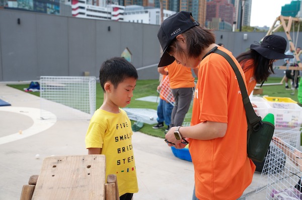 有時，慢慢示範比「教」更有效！