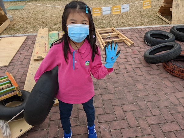 為孩子的遊戲做好準備，包括穿上合適服裝、預備自家手套，更顯professional。