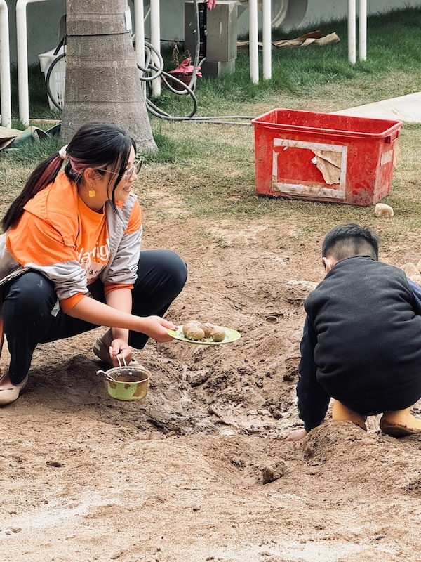 Natsuki 在日本及英國均有營運冒險遊樂場的豐富經驗，玩沙玩泥是司空見慣的事。