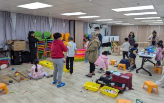 我們的地區伙伴——鄰舍輔導會的TOUCH少數族裔支援服務中心在東涌設有服務據點，因而可定時定候舉行遊戲谷；歡迎東涌街坊在每個月第一個星期六上午10時30分至12時前來免費參與，毋須報名！