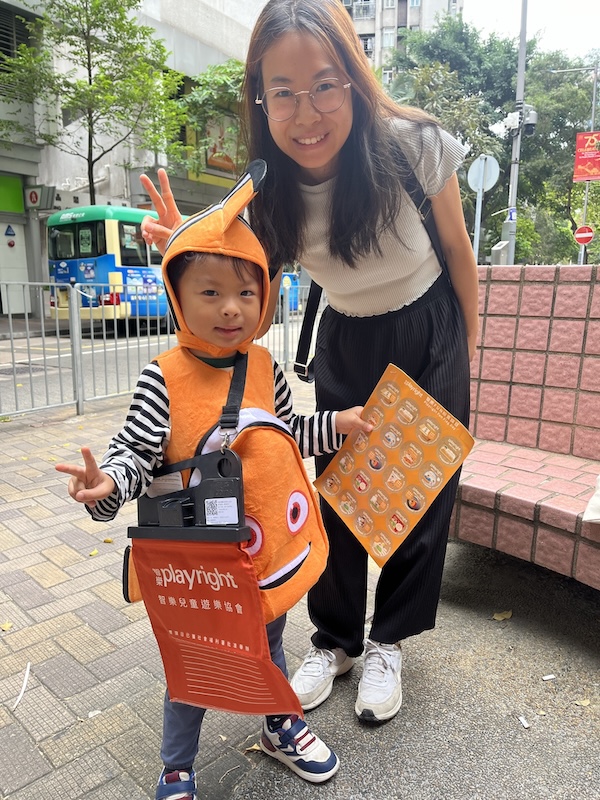 「智樂Fun紛賣旗2026」歡迎小朋友換上有趣裝扮來行善，相中小義工的海底奇兵造型，完全配合智樂的品牌主色呢！