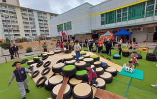 冒險陣地：以木和竹組裝成的特色平台，可玩平衡、滑梯、跳躍，更可配合木梯、木板、平衡木等物資來自由設計冒險路線，開展自我挑戰。 （相片僅供參考）