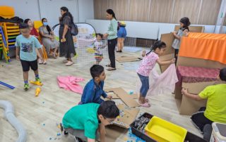 在地區伙伴所屬的社區中心合作舉辦「遊戲谷」，以社區遊戲連繫區內各個種族。