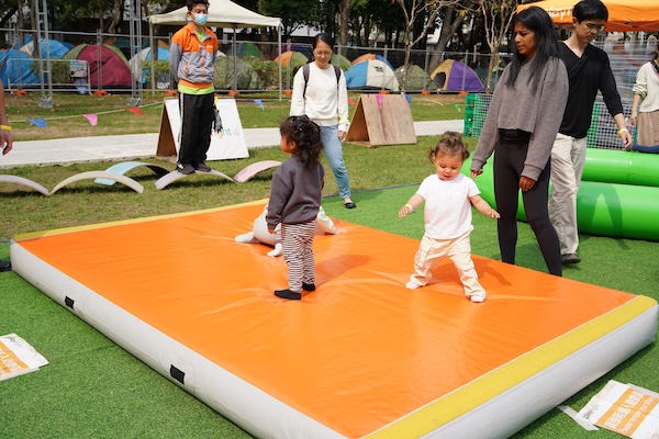 彈跳樂園：引入充氣彈床及彈力環形圈，可自由彈跳，更可配合海棉棒及水池波等材料，享受動感遊戲。