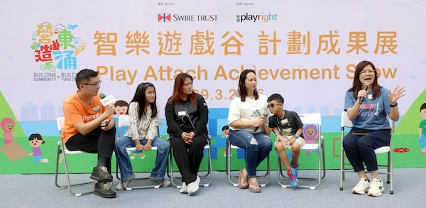 在分享環節,QQ卡「最具社區特色獎」得主Alexis及其母親Lina、社區遊戲特使及遊戲熱點義工Fam及其兒子Hayden、社區遊戲特使核心伙伴及遊戲谷伙伴——基督教香港信義會學前單位社工服務 服務總監白志慧姑娘,與智樂代表陳煒軒細談參與「智樂遊戲谷」的原因及箇中感受,白姑娘特別提出,遊戲成為了社區的共同話題,得以聯繫不同居民。