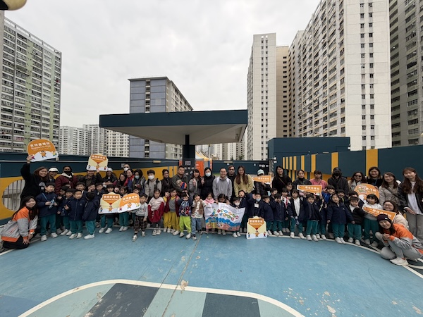 「共享共玩共融遊樂空間」計劃的「1+1共融遊戲日」由香港基督教服務處心橋融合教育服務（第一隊）及仁愛堂顏寶鈴幼稚園揭開序幕，感謝大家在民坊愛定商場的空中滑輪運動場，投入參與，盡情地玩！