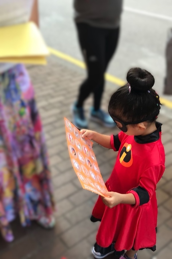 我們的旗子設計精美，盡現兒童遊戲的無盡趣味，難怪小義工都深受吸引！