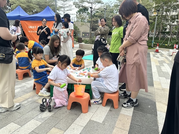 有特殊需要的小朋友和主流幼稚園的小朋友同場一起遊戲，實現無分彼此、平等、共融。