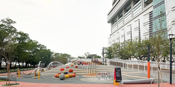 海輝道公園共融兒童遊樂場：呼應所在地區奧運主題的心思，規劃一系列動態遊樂體驗，讓社區一同動樂一番。