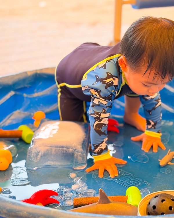 另備小型充氣戲水池，方便幼兒跳入池中，來一次冰涼玩水浴！