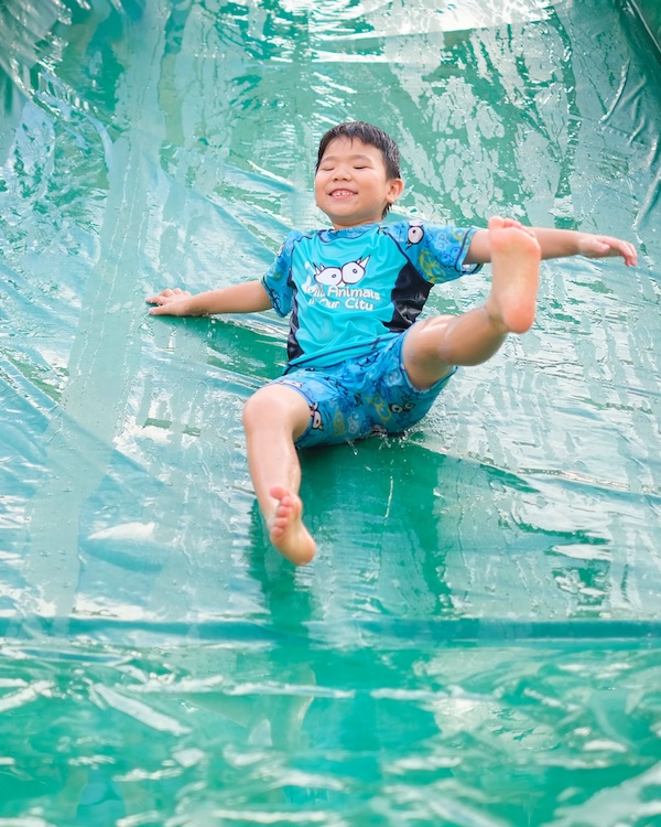 玩水滑梯玩到手舞足蹈，只此一家！