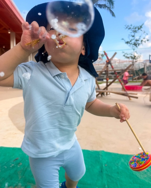 製作只此一家的泡泡棒來玩吹泡泡，特別好玩！