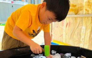 運用小工具，玩鑿冰、破冰、碎冰至溶冰。
