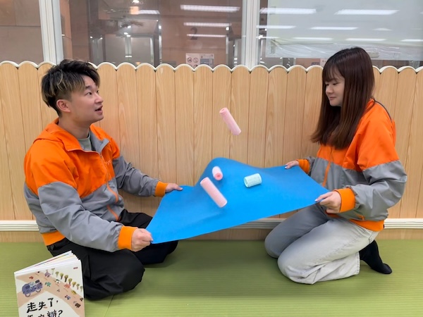 一架絨布車噴出的「髮圈廢氣」,僅屬少量,但當工作坊中的20組家庭合力,出動20架絨布車,會否把場內變成烏煙瘴氣?